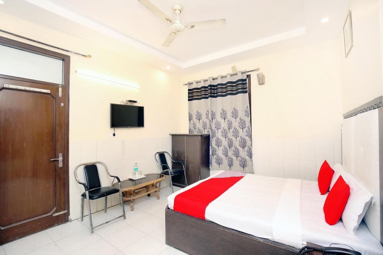 Oyo 2530 Surya Palace Chandīgarh Dış mekan fotoğraf