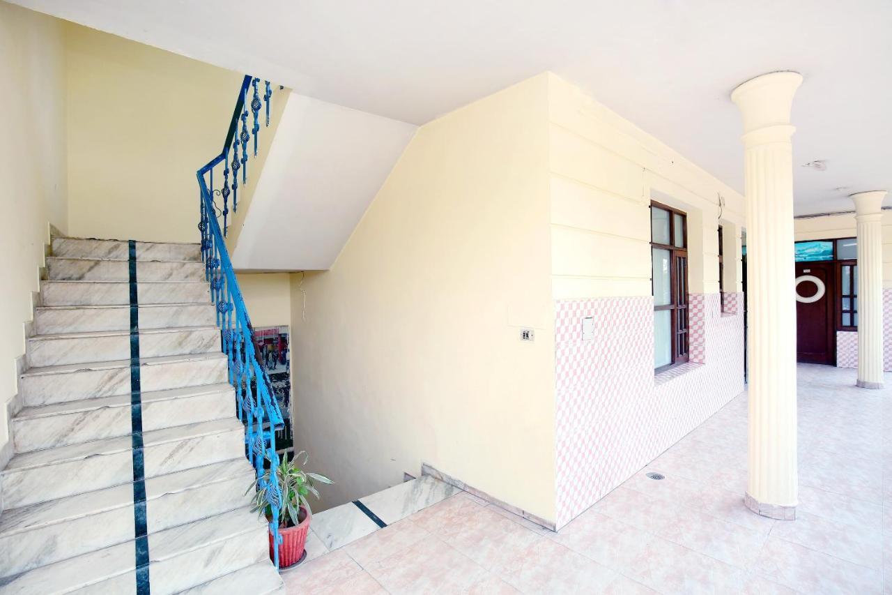 Oyo 2530 Surya Palace Chandīgarh Dış mekan fotoğraf