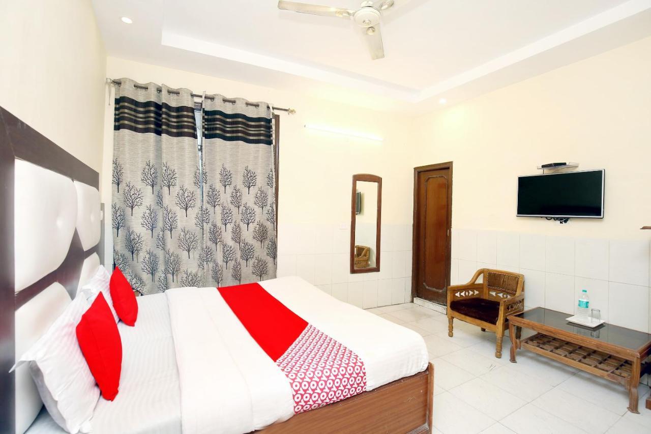 Oyo 2530 Surya Palace Chandīgarh Dış mekan fotoğraf