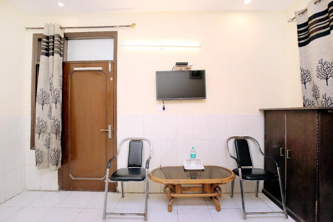 Oyo 2530 Surya Palace Chandīgarh Dış mekan fotoğraf