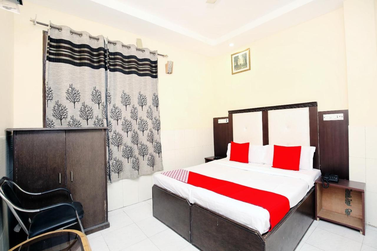 Oyo 2530 Surya Palace Chandīgarh Dış mekan fotoğraf