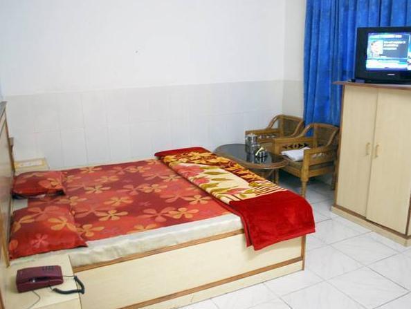 Oyo 2530 Surya Palace Chandīgarh Dış mekan fotoğraf