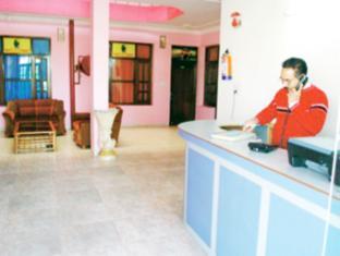 Oyo 2530 Surya Palace Chandīgarh Dış mekan fotoğraf